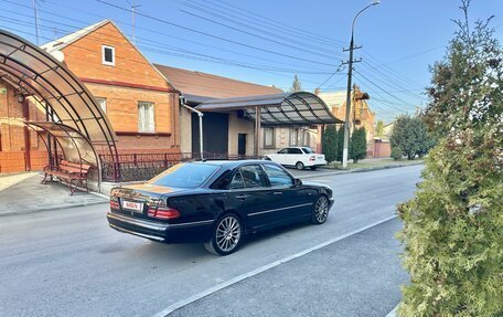 Mercedes-Benz E-Класс, 1998 год, 580 000 рублей, 2 фотография