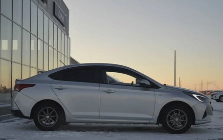 Hyundai Solaris II рестайлинг, 2021 год, 1 750 000 рублей, 6 фотография