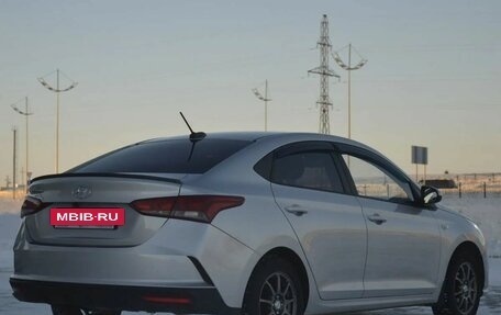 Hyundai Solaris II рестайлинг, 2021 год, 1 750 000 рублей, 5 фотография