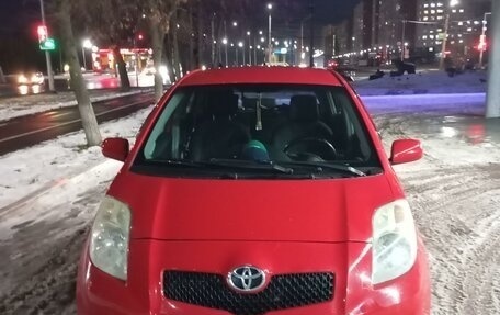 Toyota Yaris III рестайлинг, 2007 год, 680 000 рублей, 4 фотография