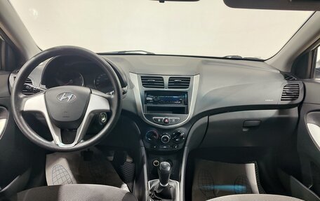 Hyundai Solaris II рестайлинг, 2011 год, 750 000 рублей, 15 фотография