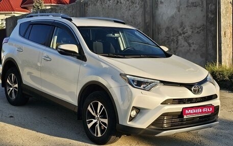 Toyota RAV4, 2018 год, 2 420 000 рублей, 3 фотография