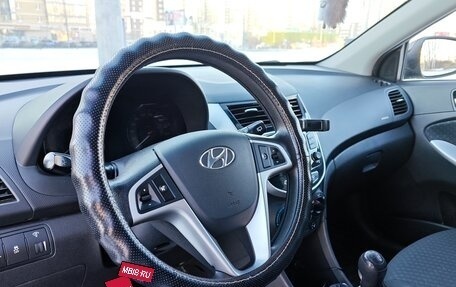 Hyundai Solaris II рестайлинг, 2011 год, 900 000 рублей, 16 фотография