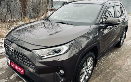 Toyota RAV4, 2020 год, 3 400 000 рублей, 6 фотография