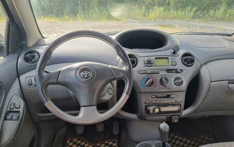 Toyota Yaris I рестайлинг, 2001 год, 310 000 рублей, 13 фотография