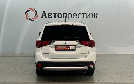 Mitsubishi Outlander III рестайлинг 3, 2015 год, 1 890 000 рублей, 4 фотография