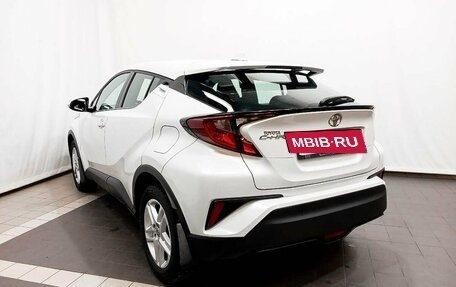 Toyota C-HR I рестайлинг, 2019 год, 2 650 000 рублей, 8 фотография