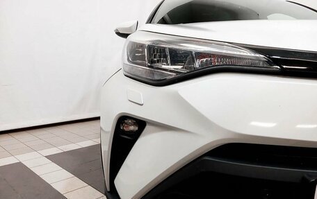 Toyota C-HR I рестайлинг, 2019 год, 2 650 000 рублей, 21 фотография