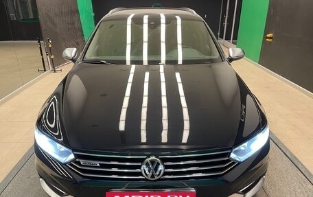 Volkswagen Passat B8 рестайлинг, 2018 год, 2 490 000 рублей, 2 фотография