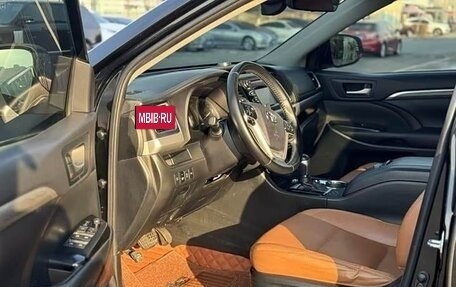 Toyota Highlander III, 2020 год, 3 900 000 рублей, 9 фотография