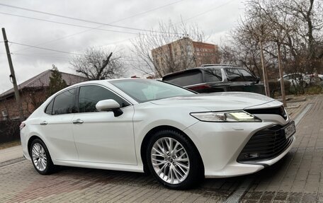 Toyota Camry, 2018 год, 3 350 000 рублей, 2 фотография