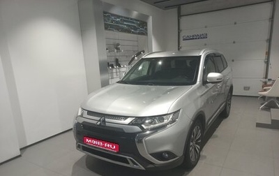 Mitsubishi Outlander III рестайлинг 3, 2020 год, 2 875 000 рублей, 1 фотография