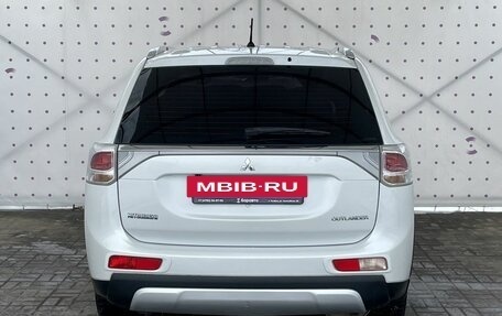 Mitsubishi Outlander III рестайлинг 3, 2014 год, 1 750 000 рублей, 6 фотография