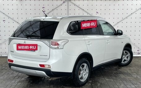 Mitsubishi Outlander III рестайлинг 3, 2014 год, 1 750 000 рублей, 4 фотография