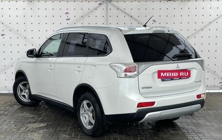 Mitsubishi Outlander III рестайлинг 3, 2014 год, 1 750 000 рублей, 5 фотография