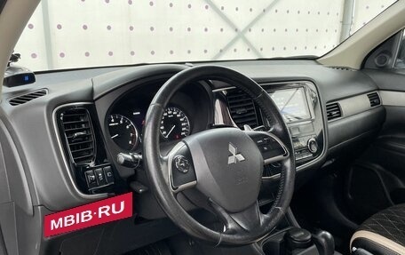 Mitsubishi Outlander III рестайлинг 3, 2014 год, 1 750 000 рублей, 14 фотография