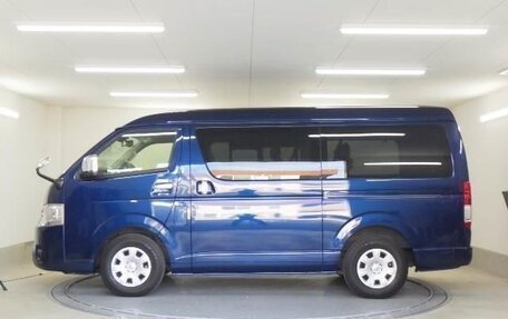 Toyota HiAce H200, 2022 год, 4 500 000 рублей, 25 фотография