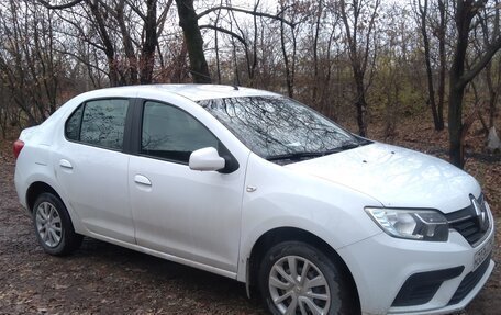 Renault Logan II, 2019 год, 850 000 рублей, 2 фотография