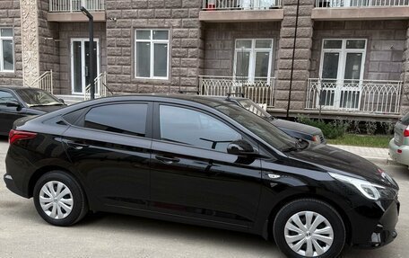 Hyundai Solaris II рестайлинг, 2021 год, 1 800 000 рублей, 3 фотография