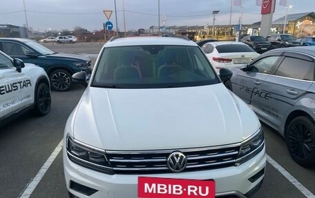 Volkswagen Tiguan II, 2020 год, 2 750 000 рублей, 2 фотография