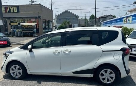 Toyota Sienta II, 2021 год, 1 400 000 рублей, 7 фотография