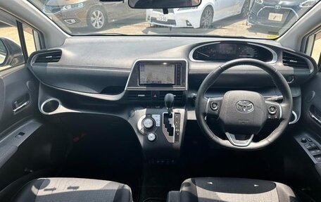 Toyota Sienta II, 2021 год, 1 400 000 рублей, 12 фотография