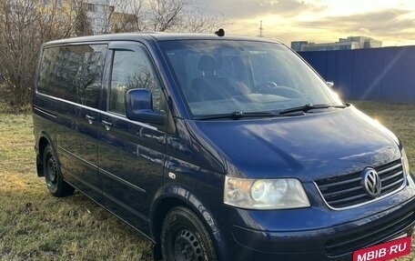 Volkswagen Multivan T5, 2004 год, 1 370 000 рублей, 3 фотография