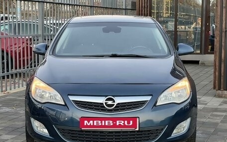 Opel Astra J, 2011 год, 820 000 рублей, 2 фотография