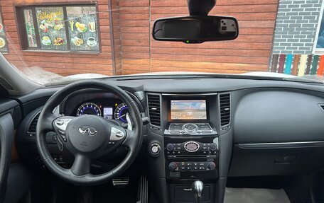 Infiniti QX70, 2017 год, 3 300 000 рублей, 19 фотография