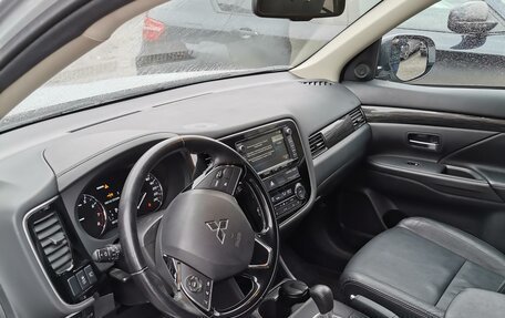 Mitsubishi Outlander III рестайлинг 3, 2015 год, 2 250 000 рублей, 7 фотография