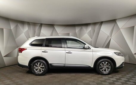 Mitsubishi Outlander III рестайлинг 3, 2018 год, 2 097 000 рублей, 5 фотография