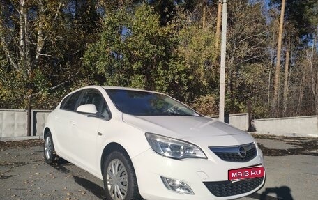 Opel Astra J, 2011 год, 849 000 рублей, 1 фотография