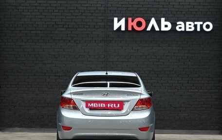 Hyundai Solaris II рестайлинг, 2011 год, 740 000 рублей, 5 фотография