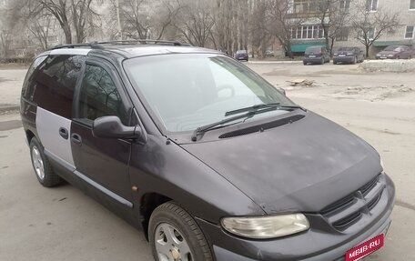 Chrysler Voyager III, 1998 год, 180 000 рублей, 2 фотография