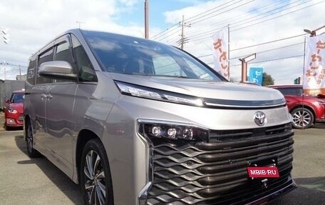 Toyota Voxy, 2023 год, 3 790 000 рублей, 2 фотография