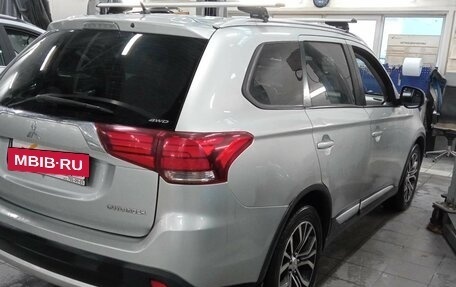 Mitsubishi Outlander III рестайлинг 3, 2015 год, 1 750 000 рублей, 3 фотография