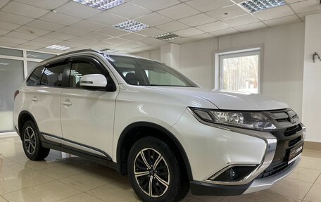 Mitsubishi Outlander III рестайлинг 3, 2017 год, 1 899 999 рублей, 3 фотография