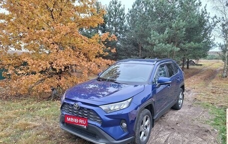 Toyota RAV4, 2021 год, 3 399 000 рублей, 1 фотография