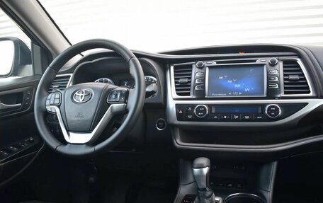 Toyota Highlander III, 2014 год, 2 639 000 рублей, 10 фотография