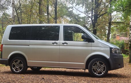 Volkswagen Caravelle T5, 2011 год, 1 980 000 рублей, 2 фотография