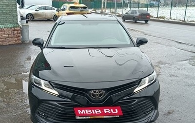 Toyota Camry, 2019 год, 2 300 000 рублей, 1 фотография