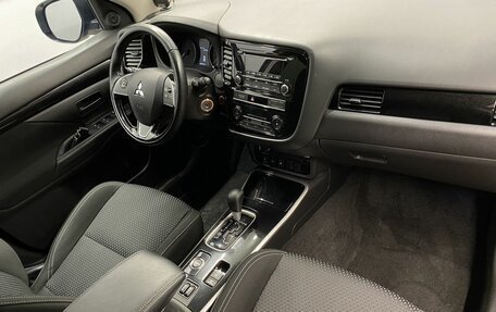 Mitsubishi Outlander III рестайлинг 3, 2019 год, 2 345 000 рублей, 13 фотография