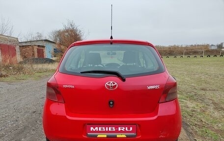 Toyota Yaris III рестайлинг, 2007 год, 530 000 рублей, 12 фотография