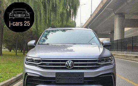 Volkswagen Tiguan II, 2022 год, 4 300 000 рублей, 5 фотография