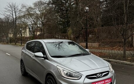 Hyundai Solaris II рестайлинг, 2013 год, 1 150 000 рублей, 2 фотография