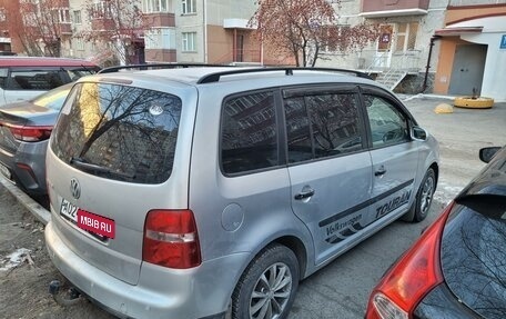 Volkswagen Touran III, 2004 год, 600 000 рублей, 3 фотография