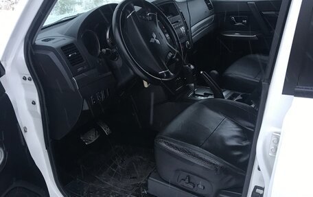 Mitsubishi Pajero IV, 2011 год, 2 000 000 рублей, 17 фотография