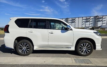 Toyota Land Cruiser Prado 150 рестайлинг 2, 2021 год, 3 270 000 рублей, 5 фотография