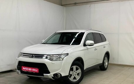 Mitsubishi Outlander III рестайлинг 3, 2014 год, 1 830 000 рублей, 1 фотография