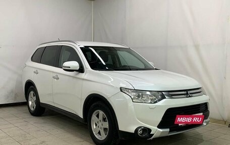 Mitsubishi Outlander III рестайлинг 3, 2014 год, 1 830 000 рублей, 3 фотография